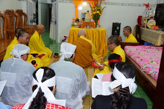 Visiting Buddhist Lien Bich Funeral