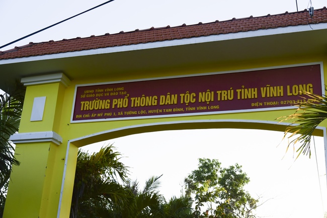 Visiting Buddhist Lien Bich Funeral