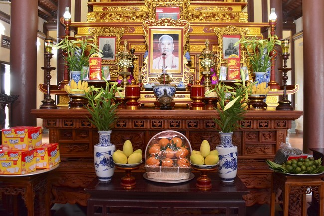 The rite inviting respectfully the Late Most's picture and the bell casting rite at Tay Khanh pagoda, Thai Binh