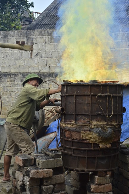 The rite inviting respectfully the Late Most's picture and the bell casting rite at Tay Khanh pagoda, Thai Binh