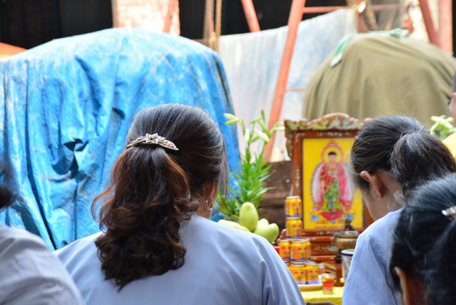 The rite inviting respectfully the Late Most's picture and the bell casting rite at Tay Khanh pagoda, Thai Binh