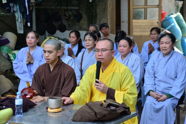 The rite inviting respectfully the Late Most's picture and the bell casting rite at Tay Khanh pagoda, Thai Binh