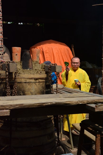 The rite inviting respectfully the Late Most's picture and the bell casting rite at Tay Khanh pagoda, Thai Binh
