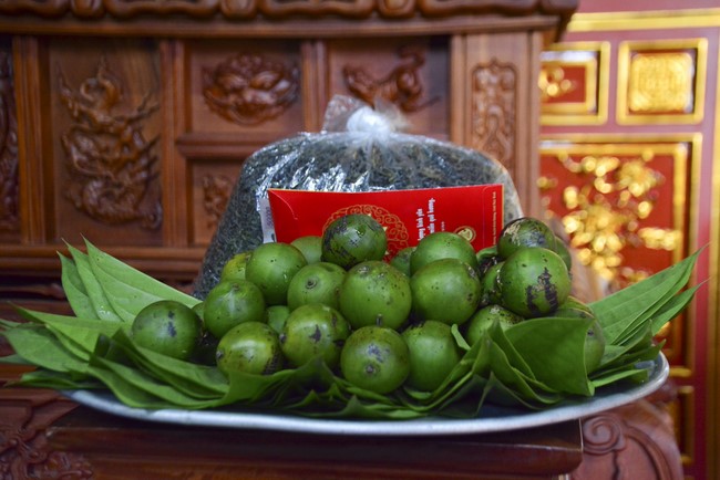The rite inviting respectfully the Late Most's picture and the bell casting rite at Tay Khanh pagoda, Thai Binh