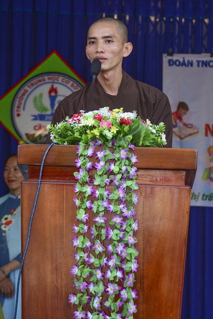 Donating books to Can Duoc Secondary School in Long  An