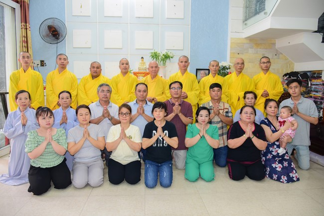 Giving gifts to oncology  patients attending One Day Retreat