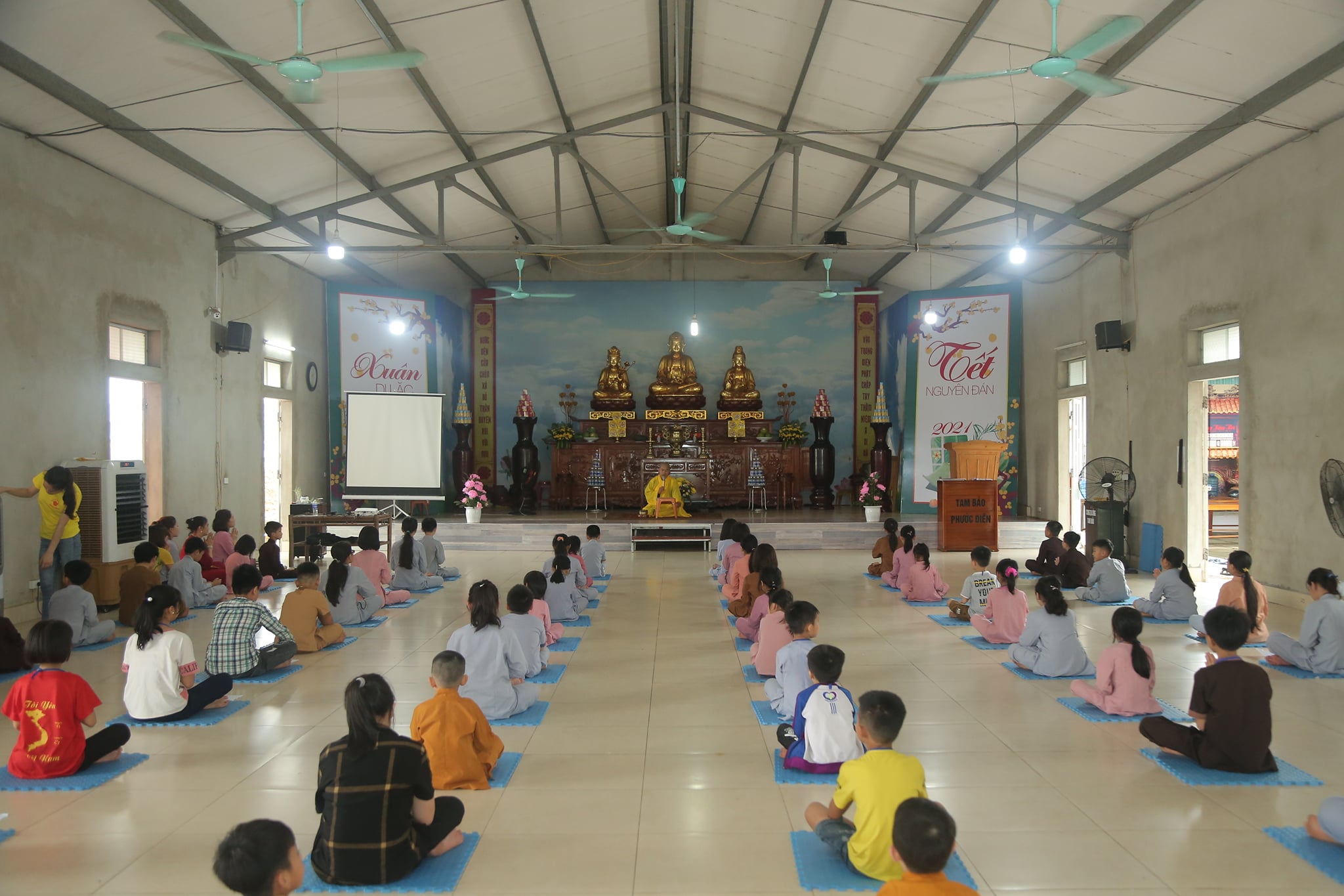 The retreat Sowing seeds lotus at Dong Cao Pagoda
