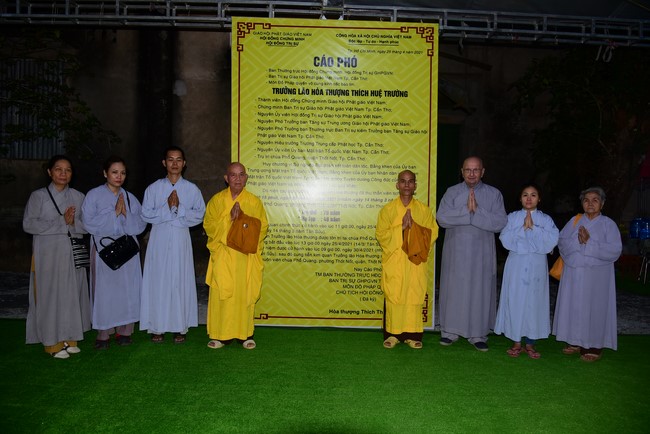 Ritual of visiting and offering homage to Most Thich Hue Truong’s Body