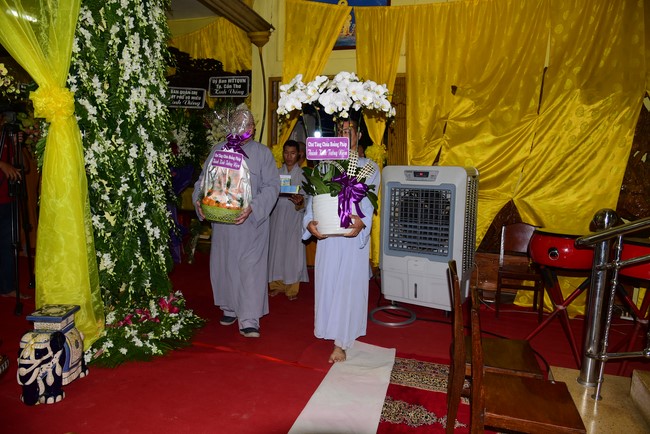 Ritual of visiting and offering homage to Most Thich Hue Truong’s Body