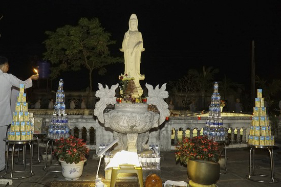 Prostrating five hundred names Bodhisattva Avalokitesvara at Dong Cao Pagoda