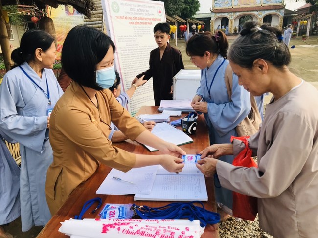 One - Day Retreat and Taking Refuge in the Triratna at Dong Cao pagoda