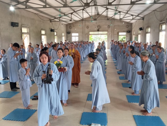 One - Day Retreat and Taking Refuge in the Triratna at Dong Cao pagoda