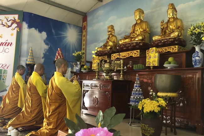 One - Day Retreat and Taking Refuge in the Triratna at Dong Cao pagoda