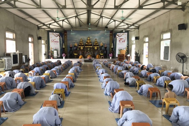 One - Day Retreat and Taking Refuge in the Triratna at Dong Cao pagoda