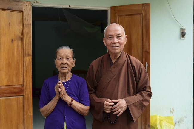 Tặng quà ở Lai Thành, Thừa Thiên Huế