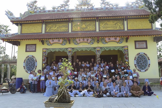 Tặng quà ở Lai Thành, Thừa Thiên Huế