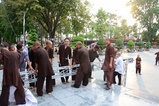 Preparing for the Great Ceremony of Buddha's Birthday 2021 (part 1)