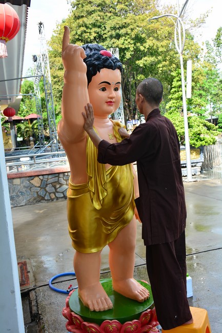 Preparing for the Great Ceremony of Buddha's Birthday 2021 (part 1)