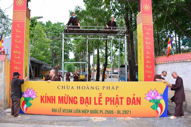 Preparing for the Great Ceremony of Buddha's Birthday 2021 (part 2)