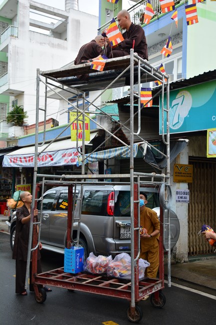 Preparing for the Great Ceremony of Buddha's Birthday 2021 (part 2)