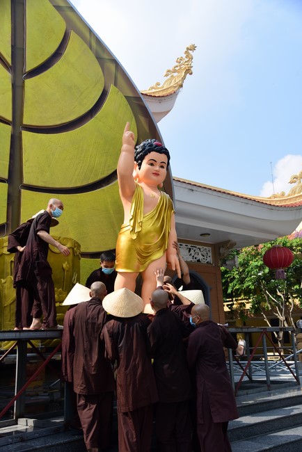 Preparing for the Great Ceremony of Buddha's Birthday 2021 (part 2)