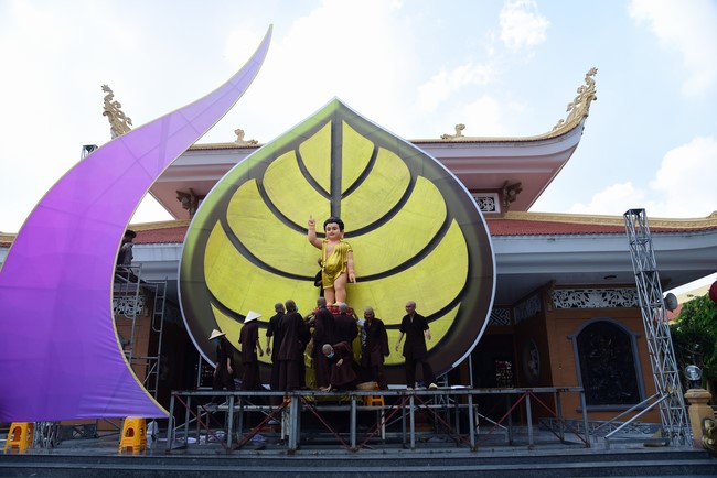 Preparing for the Great Ceremony of Buddha's Birthday 2021 (part 2)