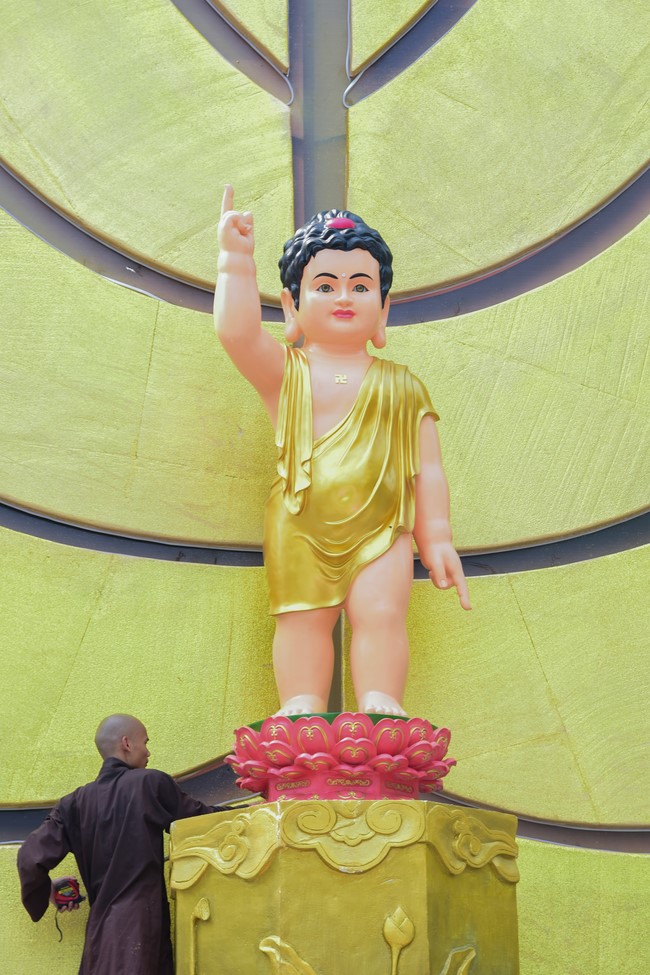 Preparing for the Great Ceremony of Buddha's Birthday 2021 (part 2)