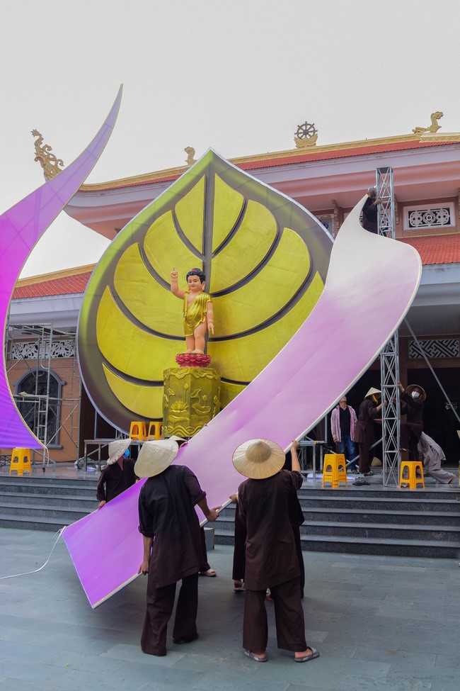Preparing for the Great Ceremony of Buddha's Birthday 2021 (part 2)