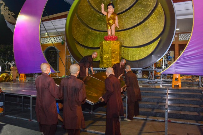 Preparing for the Great Ceremony of Buddha's Birthday 2021 (part 2)