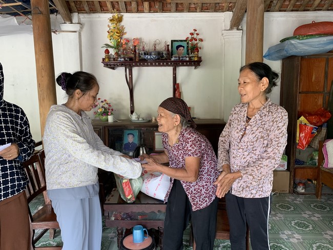 Sharing love of Dong Cao Pagoda