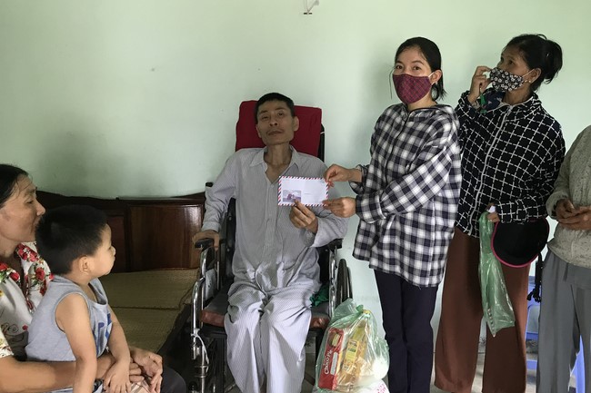 Sharing love of Dong Cao Pagoda