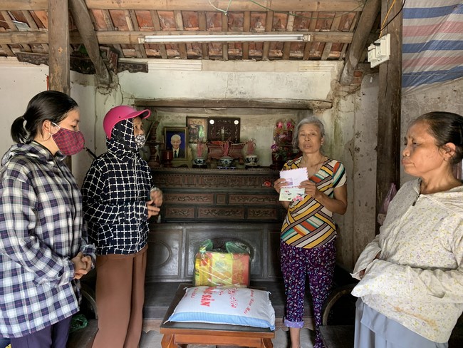 Sharing love of Dong Cao Pagoda