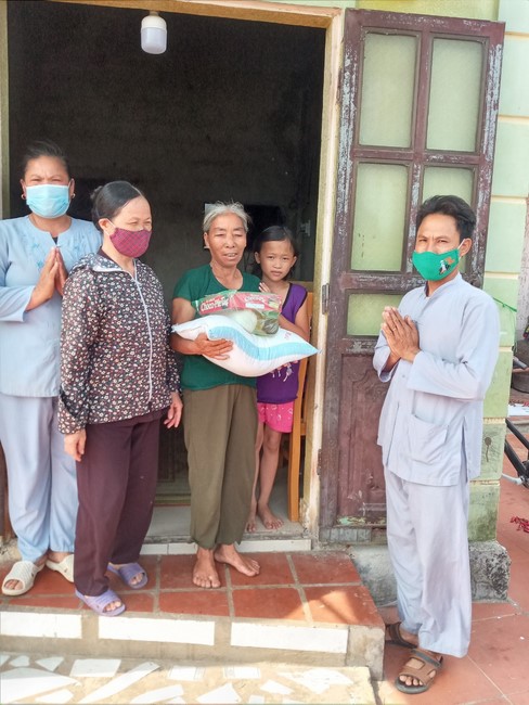 Sharing love of Dong Cao Pagoda