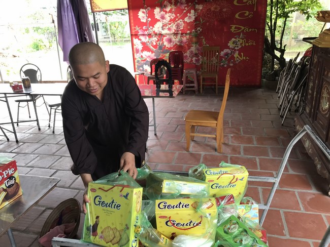 Sharing love of Dong Cao Pagoda