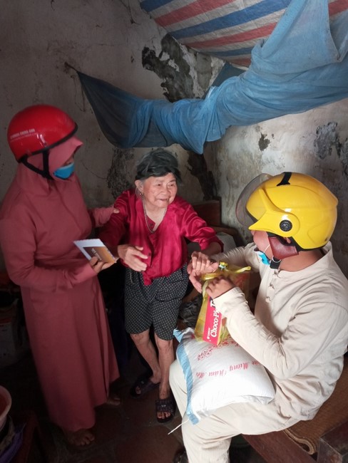 Sharing love of Dong Cao Pagoda