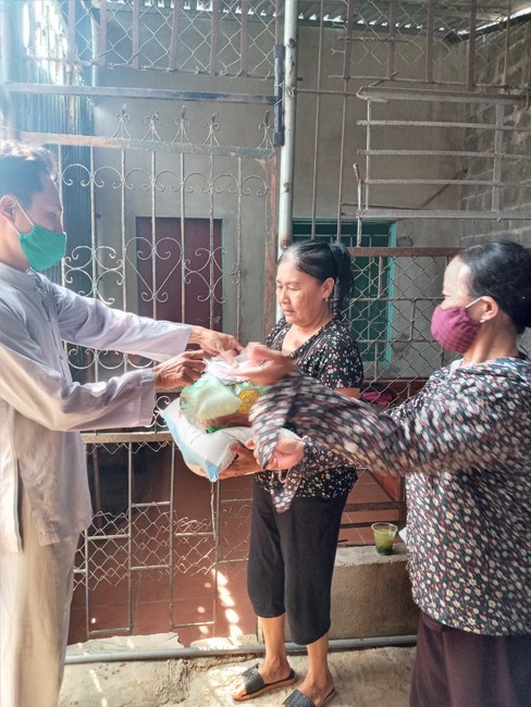 Sharing love of Dong Cao Pagoda