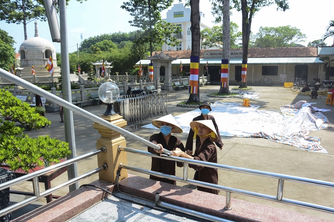 Preparing for the Great Ceremony of Buddha's Birthday 2021 (part 3)