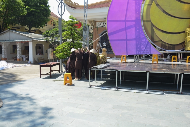 Preparing for the Great Ceremony of Buddha's Birthday 2021 (part 3)