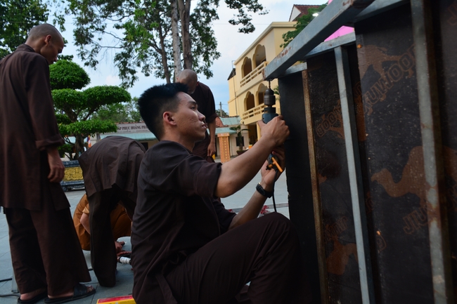 Preparing for the Great Ceremony of Buddha's Birthday 2021 (part 3)