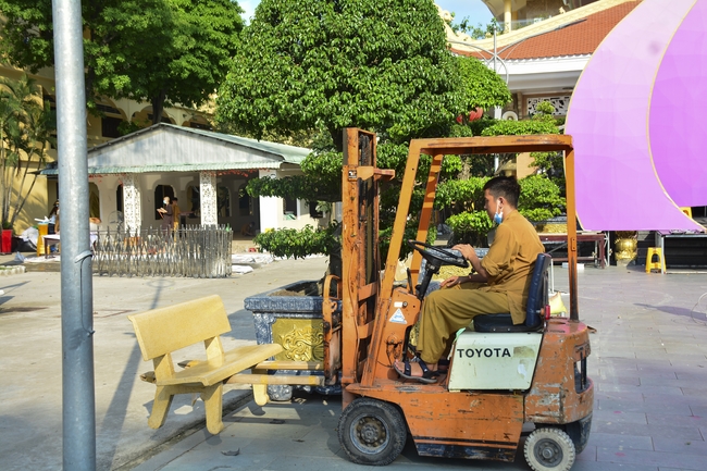 Preparing for the Great Ceremony of Buddha's Birthday 2021 (part 3)