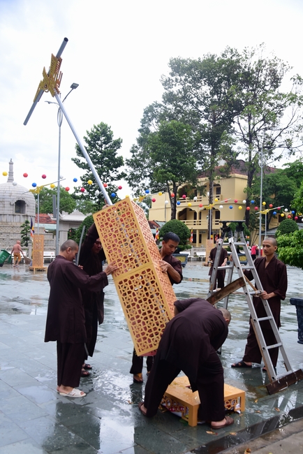 Preparing for the Great Ceremony of Buddha's Birthday 2021 (part 3)