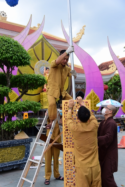 Preparing for the Great Ceremony of Buddha's Birthday 2021 (part 3)