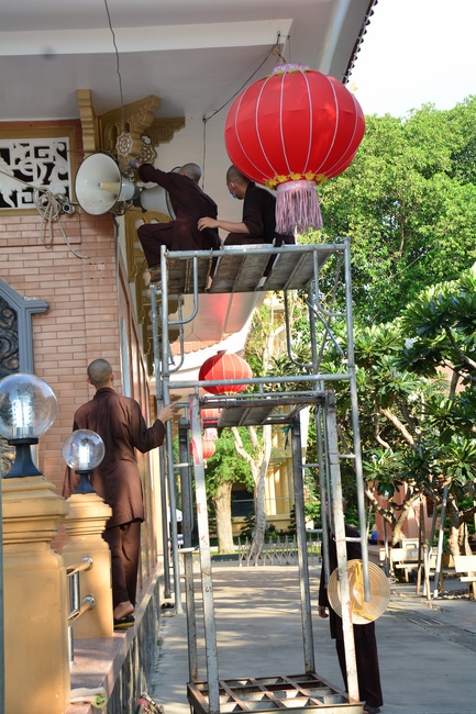 Preparing for the Great Ceremony of Buddha's Birthday 2021 (part 3)