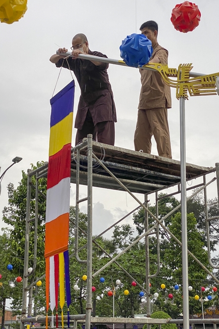 Preparing for the Great Ceremony of Buddha's Birthday 2021 (part 3)