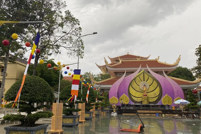 Preparing for the Great Ceremony of Buddha's Birthday 2021 (part 3)