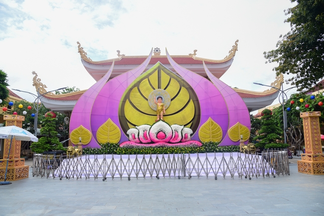 Preparing for the Great Ceremony of Buddha's Birthday 2021 (part 3)