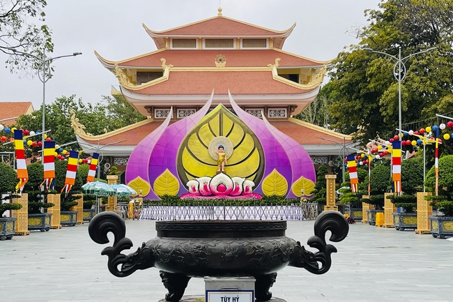 Preparing for the Great Ceremony of Buddha's Birthday 2021 (part 3)