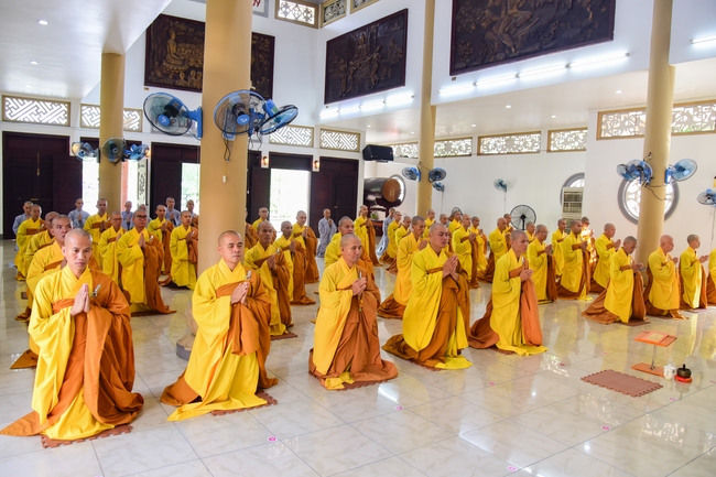 Pratimoksa commandment rite and precept listen of monks of Hoang Phap pagoda