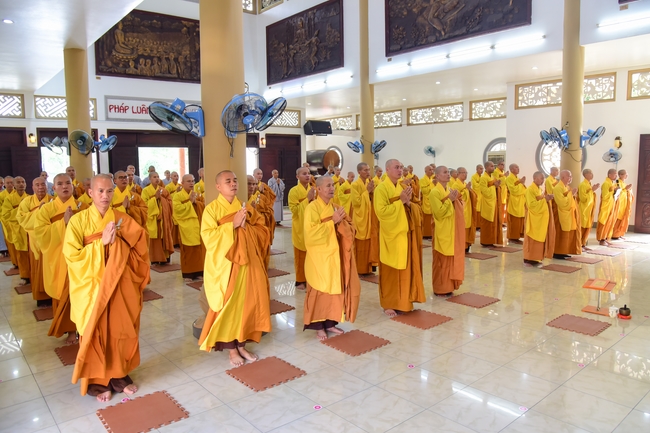 Pratimoksa commandment rite and precept listen of monks of Hoang Phap pagoda