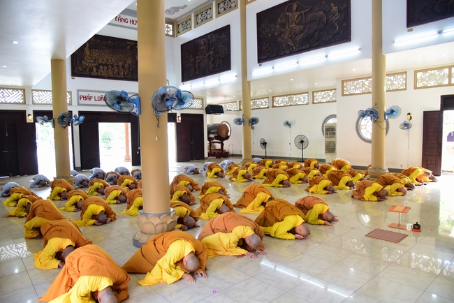 Pratimoksa commandment rite and precept listen of monks of Hoang Phap pagoda